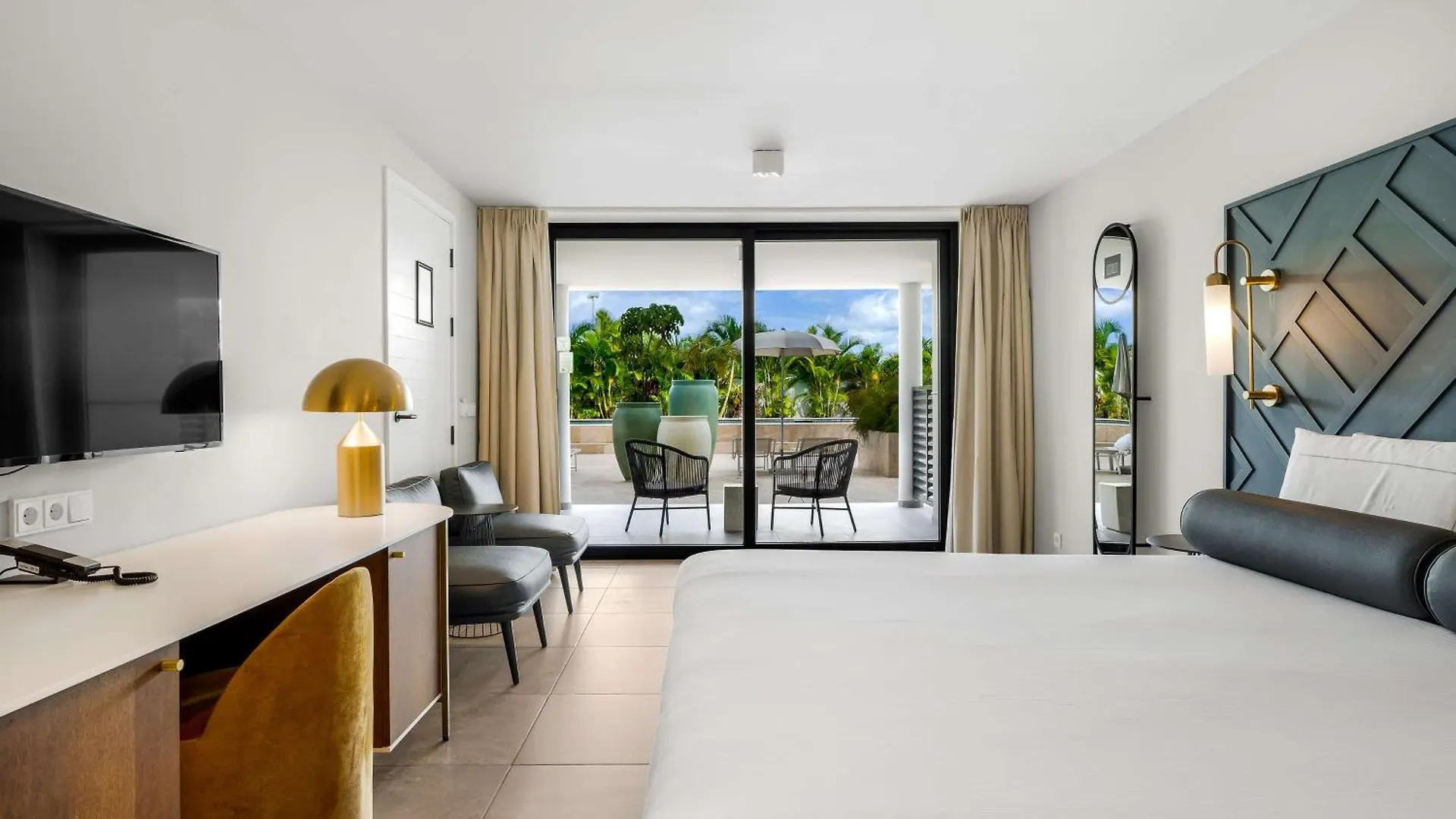 Mangrove Beach Corendon Curacao All-Inclusive Resort, Curio Willemstad
