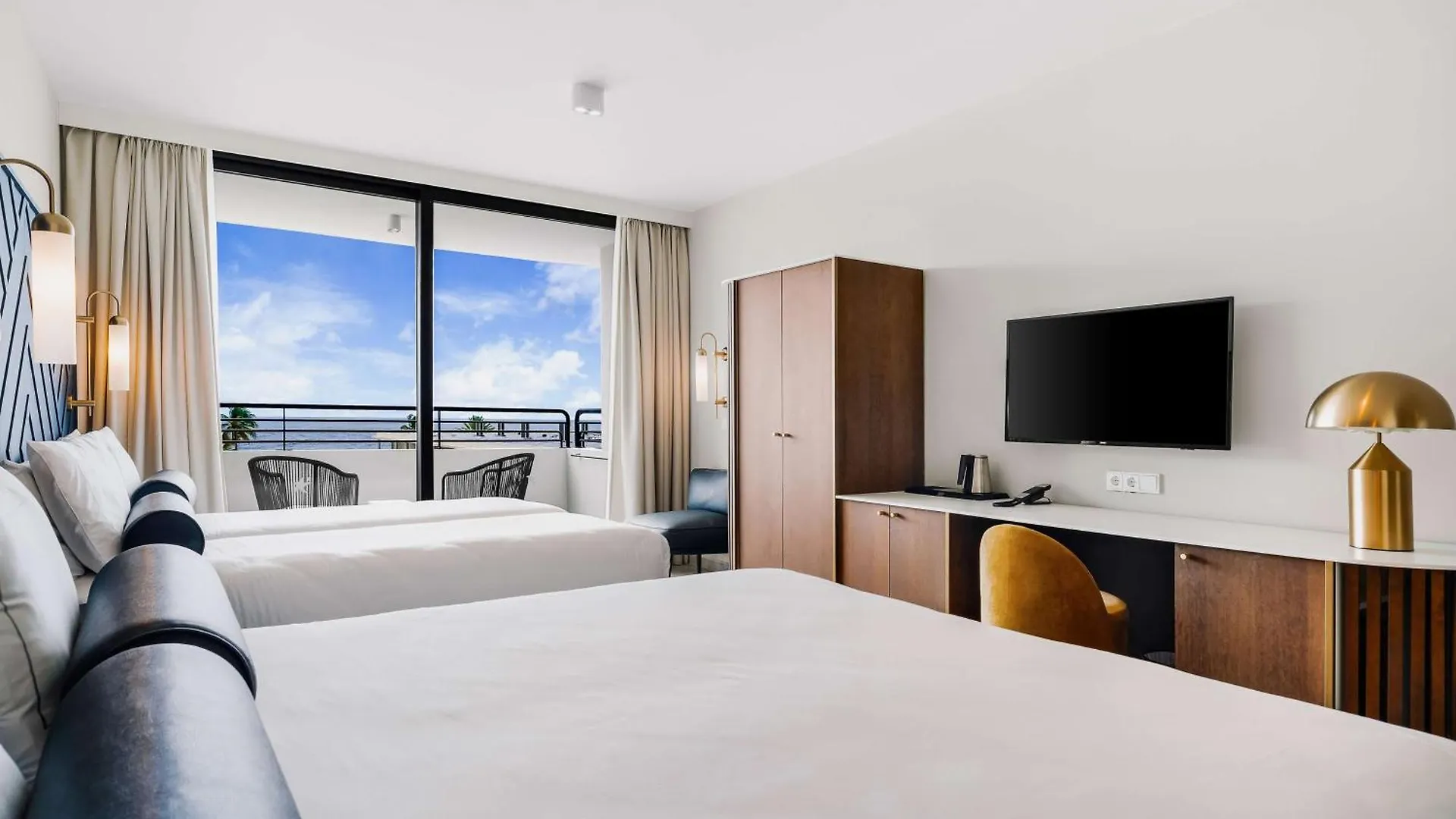 Mangrove Beach Corendon Curacao All-Inclusive Resort, Curio Willemstad
